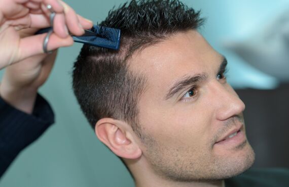防府の理容室のスタイリストはツーブロックスタイルの施術経験が多いです
